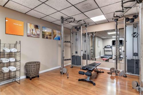 a gym with exercise equipment in a room at Comfort Inn & Suites Athens North in Athens
