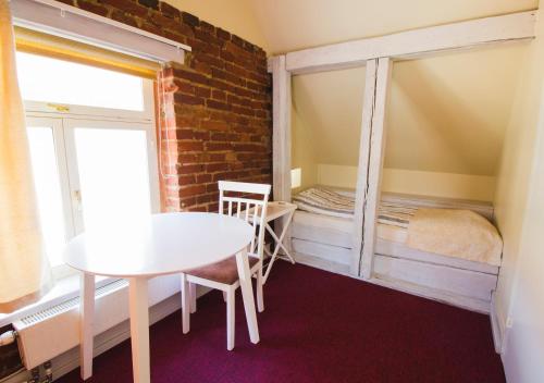 a room with a bed and a table and a window at Puhkekodu nr.17 in Võru