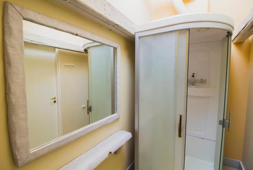 a bathroom with a mirror and a shower at Puhkekodu nr.17 in Võru