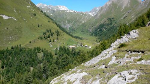 a view of a valley in a mountain range at Gästehaus Steinerhof in Nikolsdorf