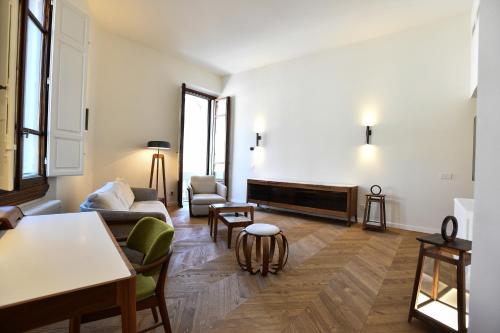 A seating area at Cappelle Medicee Luxury Flat