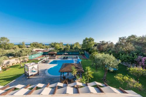 Galeriebild der Unterkunft Villa Maxim with Private Pool & Tennis Court in Halikounas