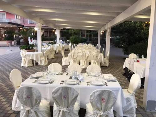 Restorāns vai citas vietas, kur ieturēt maltīti, naktsmītnē Hotel Ristorante Paradiso