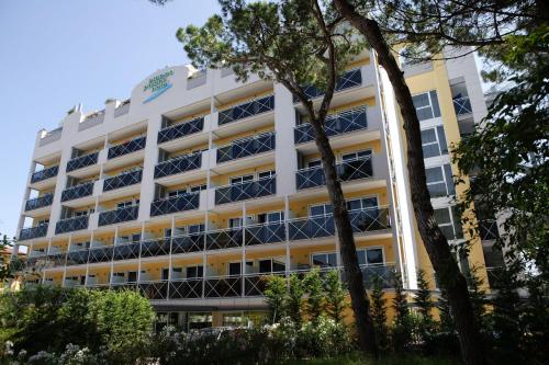 an apartment building with a lot of windows at Eraclea Palace Appartements in Eraclea Mare