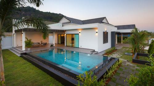 สระว่ายน้ำที่อยู่ใกล้ ๆ หรือใน Sivana Villas Hua Hin