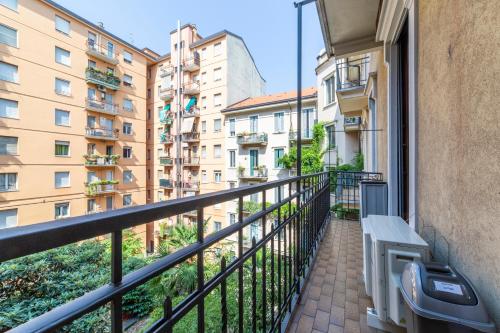 GuestHost - Lovely Apartment near Piazza Firenze!
