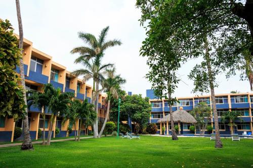 Taman di luar Hotel Calli