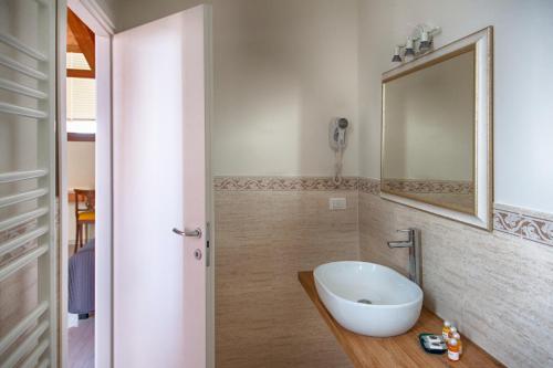 a bathroom with a sink and a mirror at Lady Verona Residence in Verona