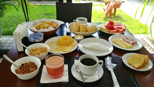 
Breakfast options available to guests at Trópico Praia Hotel
