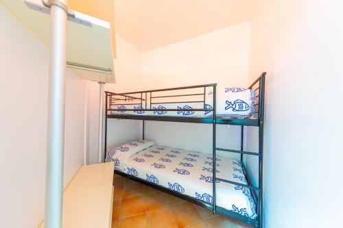 a bunk bed room with two bunk beds at Residence Agape in Cefalù