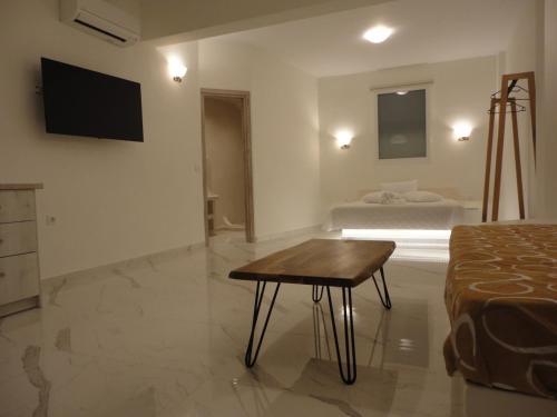 Gallery image of Triena Apartments in Fira