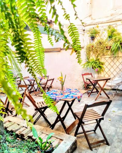 a patio with tables and chairs and plants at Hospedaria Rio in Rio de Janeiro