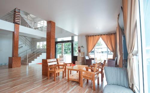 Posezení v ubytování KritshanaJPR 3 K Hotel