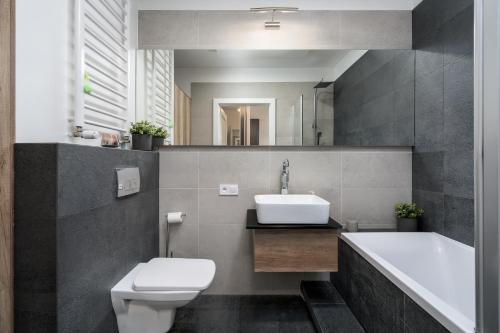 Sleepway Apartments- Garbary 100-46 tesisinde bir banyo