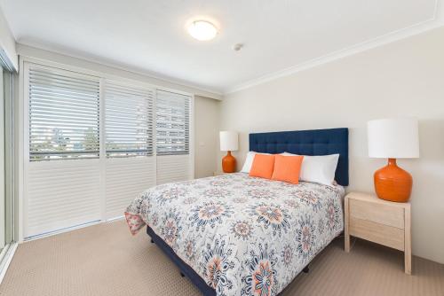Katil atau katil-katil dalam bilik di Bayview Apartments Rainbow Bay