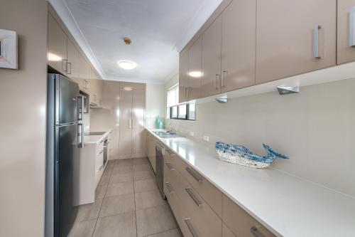 Dapur atau dapur kecil di Bayview Apartments Rainbow Bay