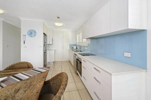 Dapur atau dapur kecil di Bayview Apartments Rainbow Bay