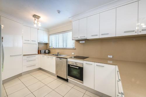 Dapur atau dapur kecil di Bayview Apartments Rainbow Bay
