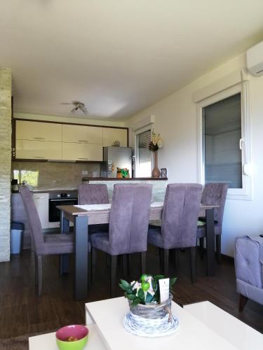 a kitchen and dining room with a table and chairs at Vila Ena in Stanišiči