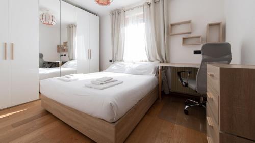 A bed or beds in a room at Italianway - Bagni Nuovi 12