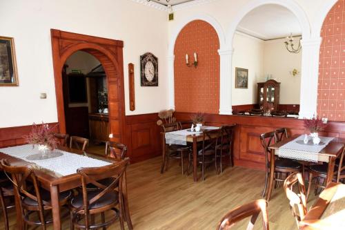 a restaurant with tables and chairs in a room at Śnieżka in Krosno