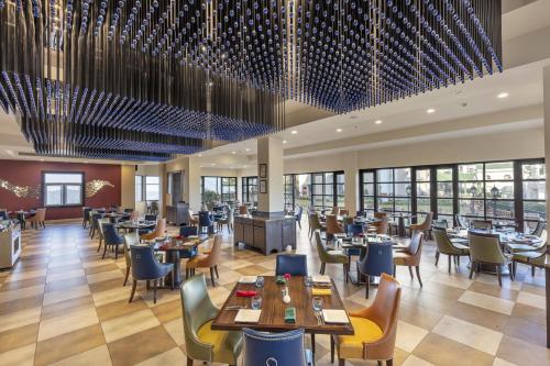 Restaurace v ubytování Club Mahindra Pristine Peaks Naldehra