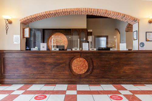 a counter in a restaurant with a large mirror at Hotel Ristorante Al Mulino by LVG Hotel Collection in Alessandria