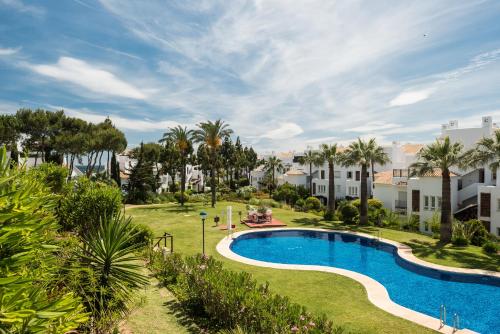 Stunning Modern Apt Frontline beach - RDR206