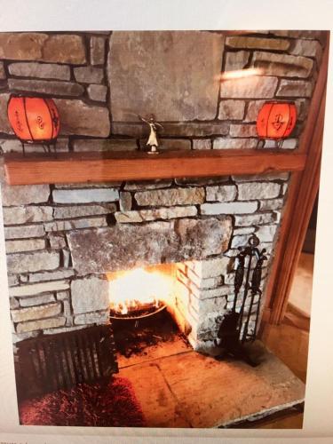 Fotografie z fotogalerie ubytování 4 Bedrooms with stunning Lake View Drumcoura Lake Resort beside Saloon & equestrian Centre, Lakes & Forest v destinaci Ballinamore