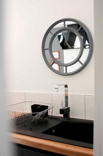 Dapur atau dapur kecil di Chandos Apartments