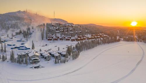 an aerial view of a ski resort in the snow at Hotel Rukatonttu in Ruka