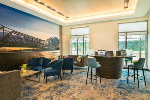 an office with a bridge mural on the wall at Holiday Inn Express Kolkata Airport by IHG in Kolkata