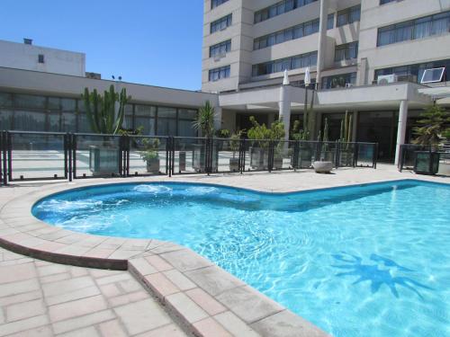 a swimming pool in front of a building at Hotel Chagall in Copiapó