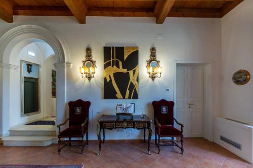 a living room with a table and two chairs at Princess Art Hotel in Ferrara