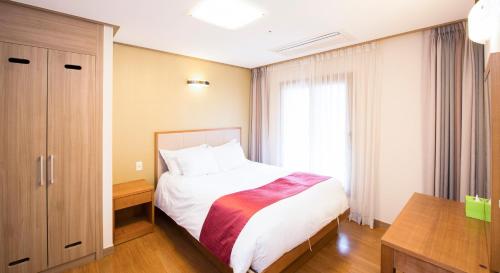 Кровать или кровати в номере Holiday Inn & Suites Alpensia Pyeongchang Suites by IHG