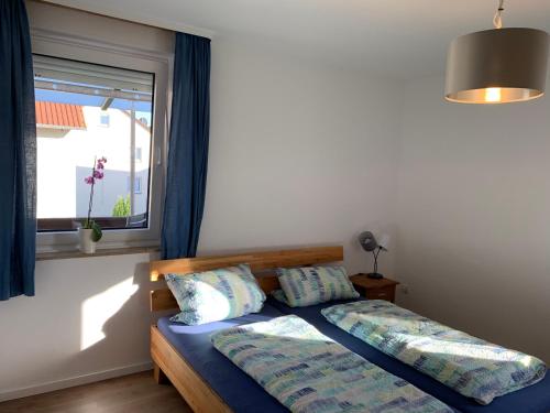 a bedroom with two beds and a window at Ferienwohnung Fridolin in Bad Staffelstein