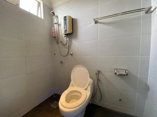 Ένα μπάνιο στο Maison Seaview Suites Port Dickson