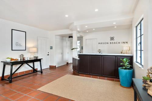 a living room with a counter and a table at Mason Beach Inn in Santa Barbara