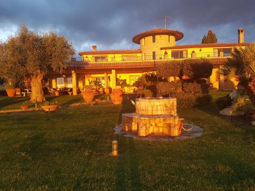 a large house with a yard in front of it at B&B Villa Moen in Fossacesia
