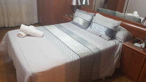 Posteľ alebo postele v izbe v ubytovaní Apartamentos Quien Anda Ahí Ribadeo