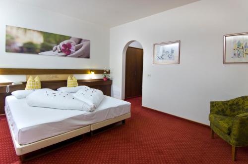 A bed or beds in a room at Hotel Daniela