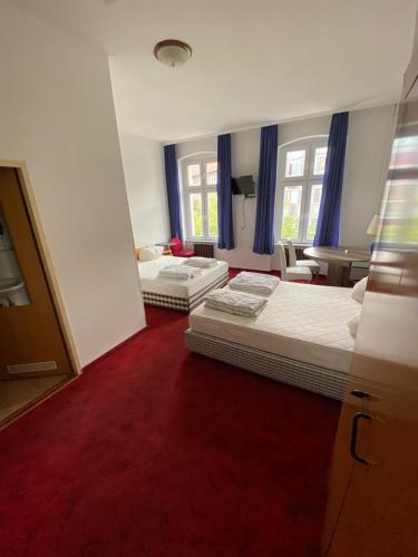 En eller flere senge i et værelse på Märkischer Hof Hotel