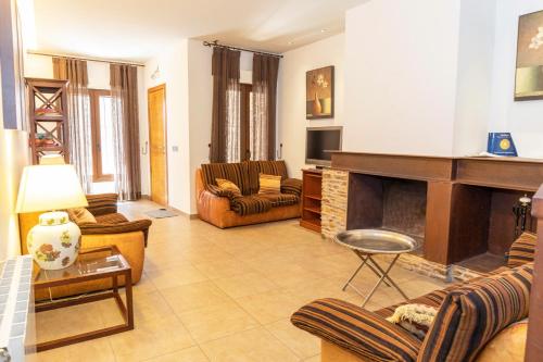 a living room with couches and a fireplace at Apartamento Abuela Benita in Cebreros