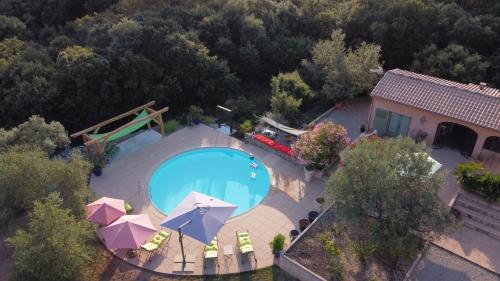 an aerial view of a house with a swimming pool at Le Petit Coin de Paradis in Callas