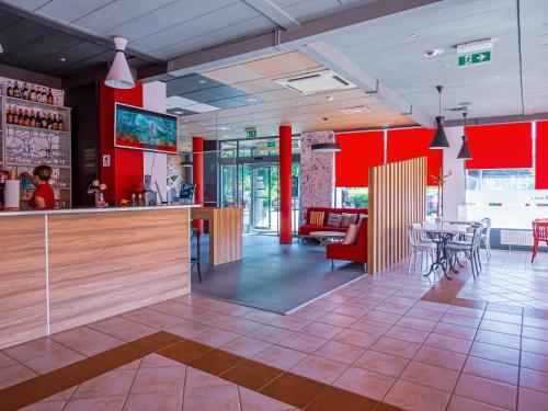 Restauracja lub miejsce do jedzenia w obiekcie Ibis Katowice - Zabrze