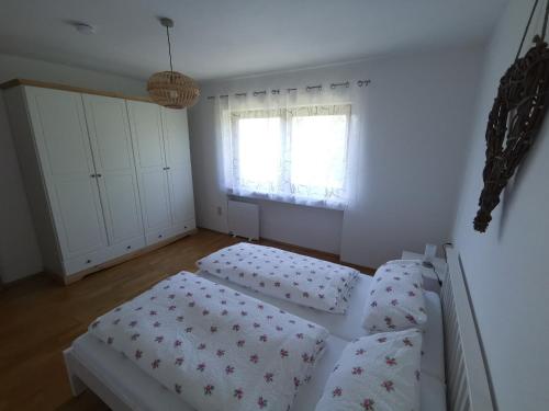 a bedroom with two beds and a window at Haus am Mühlbach in Wilhelmsdorf