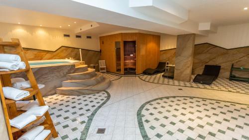 a large room with a staircase and a roomasteryasteryasteryasteryasteryasteryastery at Seepark Hotel am Wandlitzsee in Wandlitz