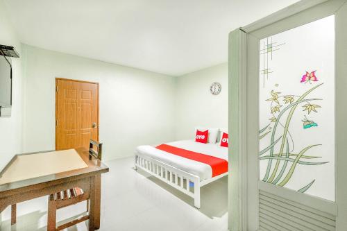 Ένα ή περισσότερα κρεβάτια σε δωμάτιο στο OYO 722 I Oun Inn