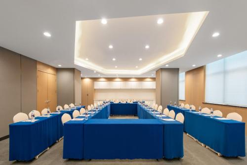 a large conference room with blue tables and chairs at Holiday Inn Express Jinan High-Tech Zone by IHG in Jinan