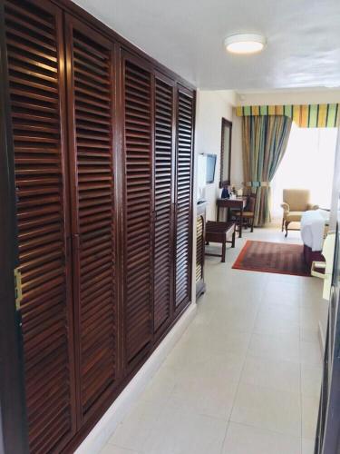 Ένα ή περισσότερα κρεβάτια σε δωμάτιο στο Beach Luxury Hotel